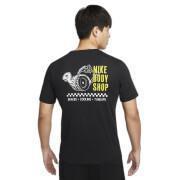 Camiseta Nike Dri-FIT Body Shop